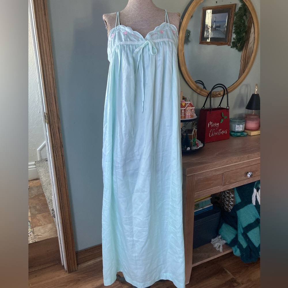 VINTAGE Embroidered Nightie